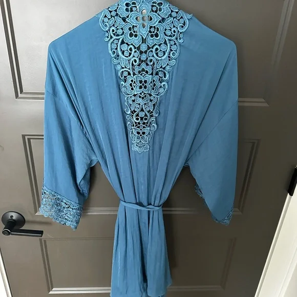 Blue Robe - Picture 3 of 3